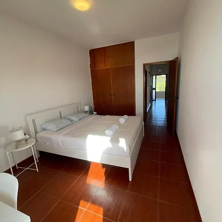 Beautiful With Stunning Ocean Views In Apartment Nazaré