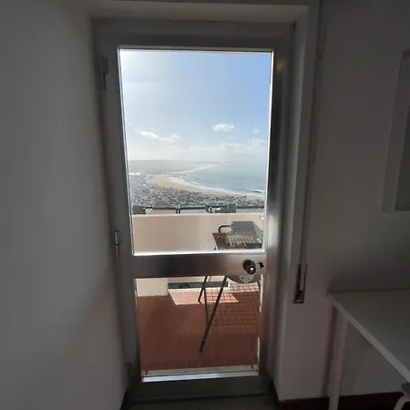 Beautiful With Stunning Ocean Views In Apartment Nazaré